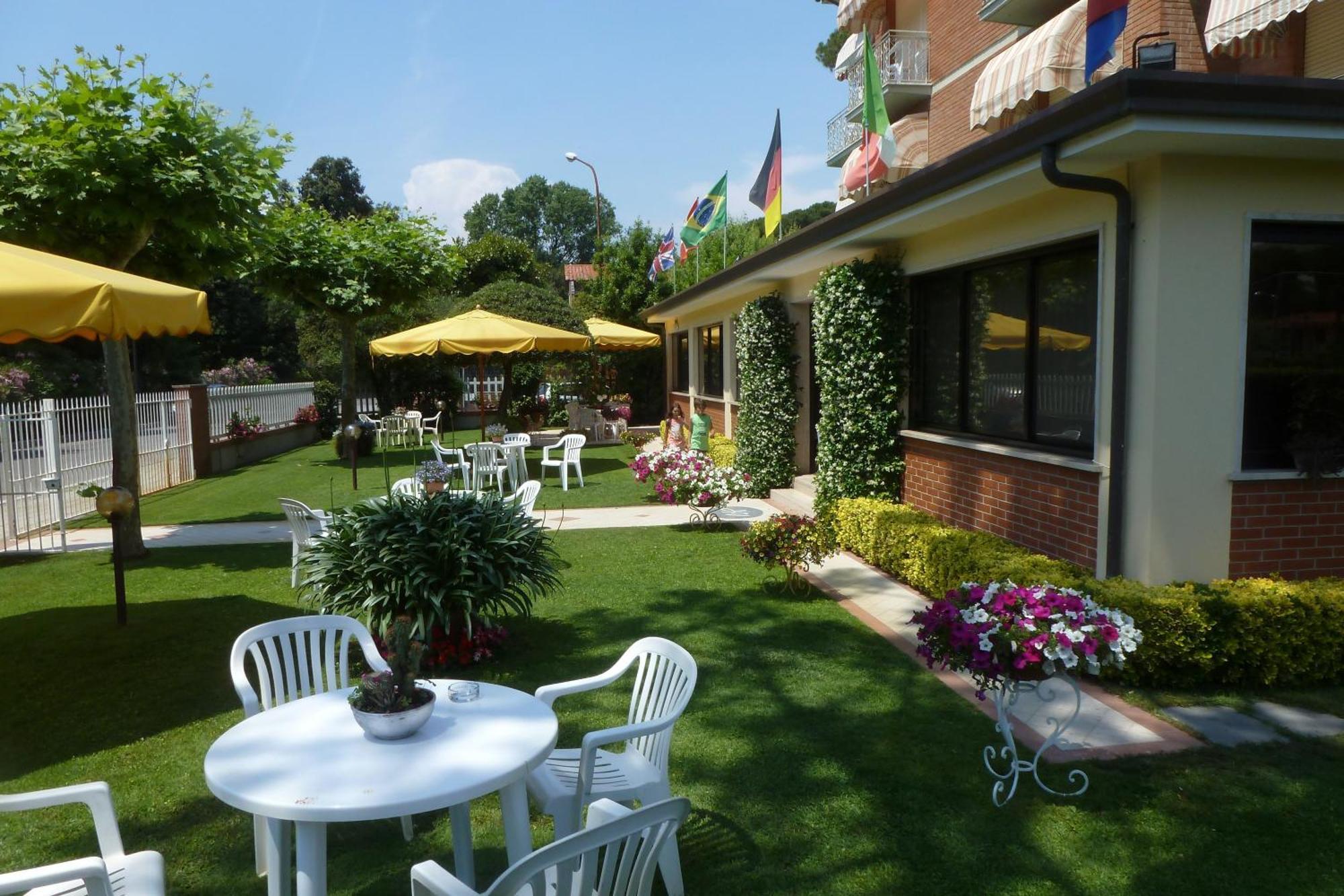 Hotel Versilia Lido di Camaiore Eksteriør bilde