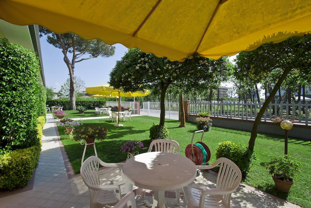 Hotel Versilia Lido di Camaiore Eksteriør bilde