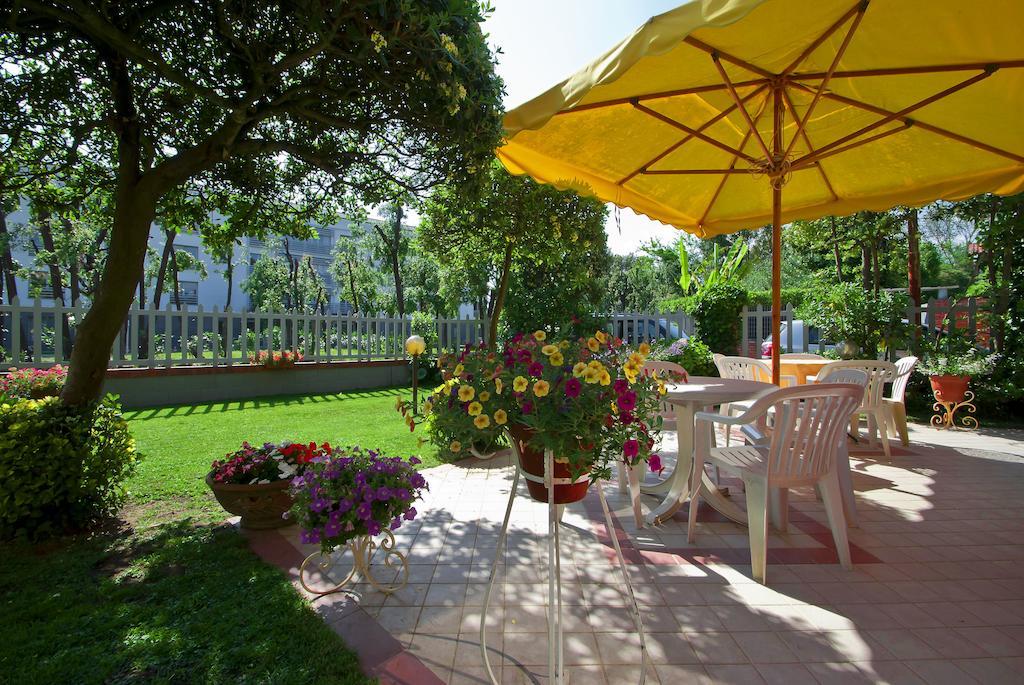 Hotel Versilia Lido di Camaiore Eksteriør bilde