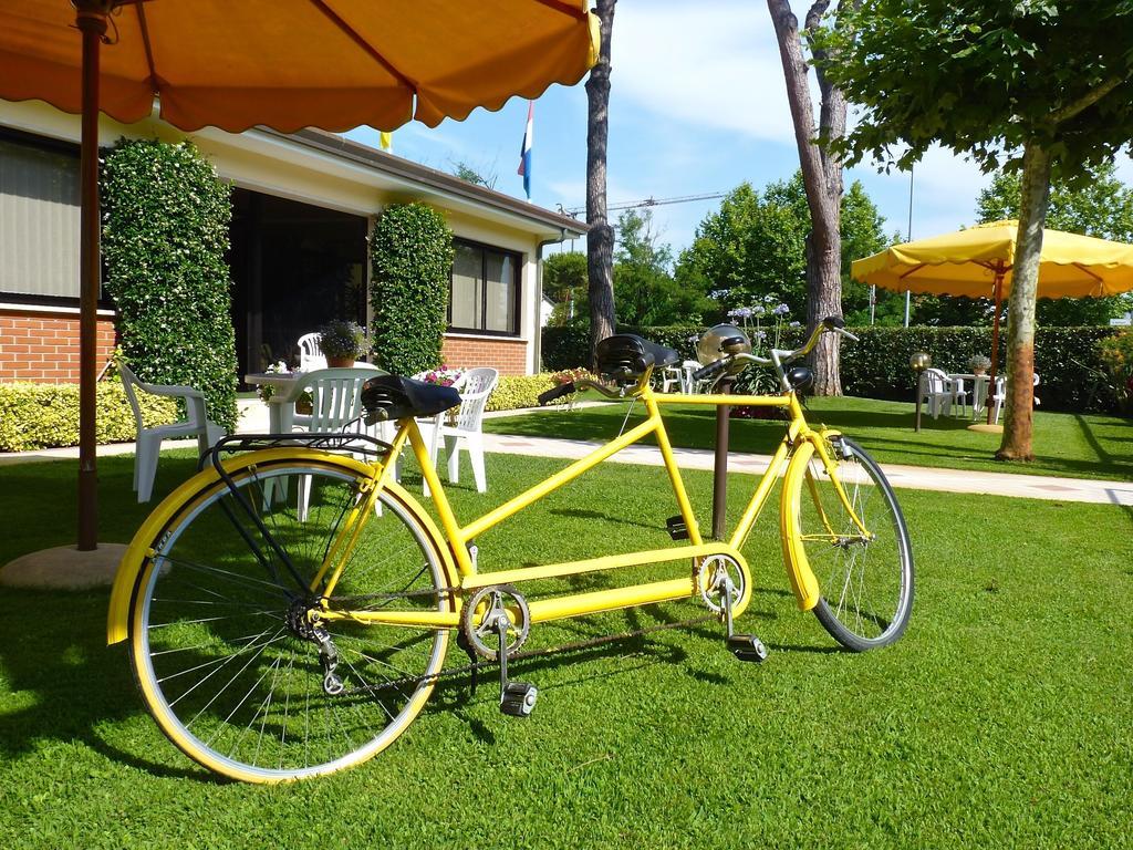 Hotel Versilia Lido di Camaiore Eksteriør bilde